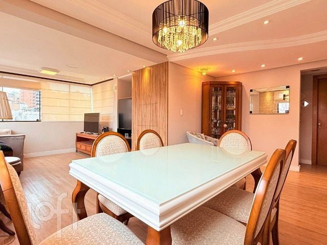 Apartamento com 80m², 2 dormitórios, 1 suíte, 2 vagas, Petrópolis em Porto Alegre