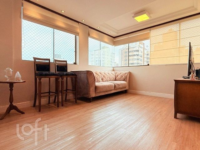 Apartamento com 80m², 2 dormitórios, 1 suíte, 2 vagas, Petrópolis em Porto Alegre