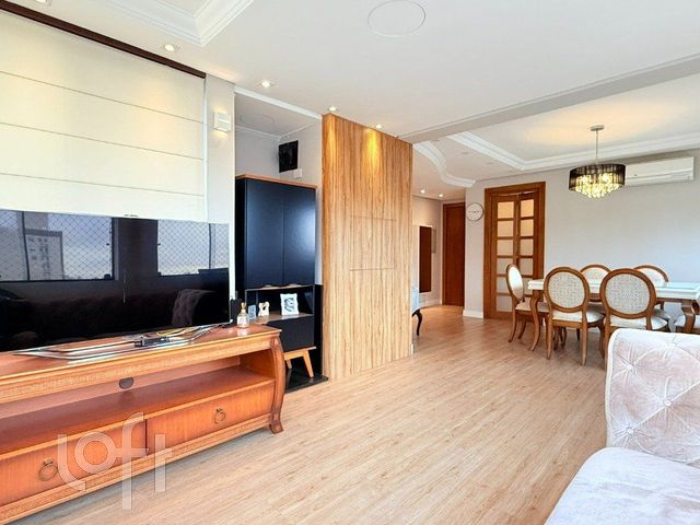 Apartamento com 80m², 2 dormitórios, 1 suíte, 2 vagas, Petrópolis em Porto Alegre