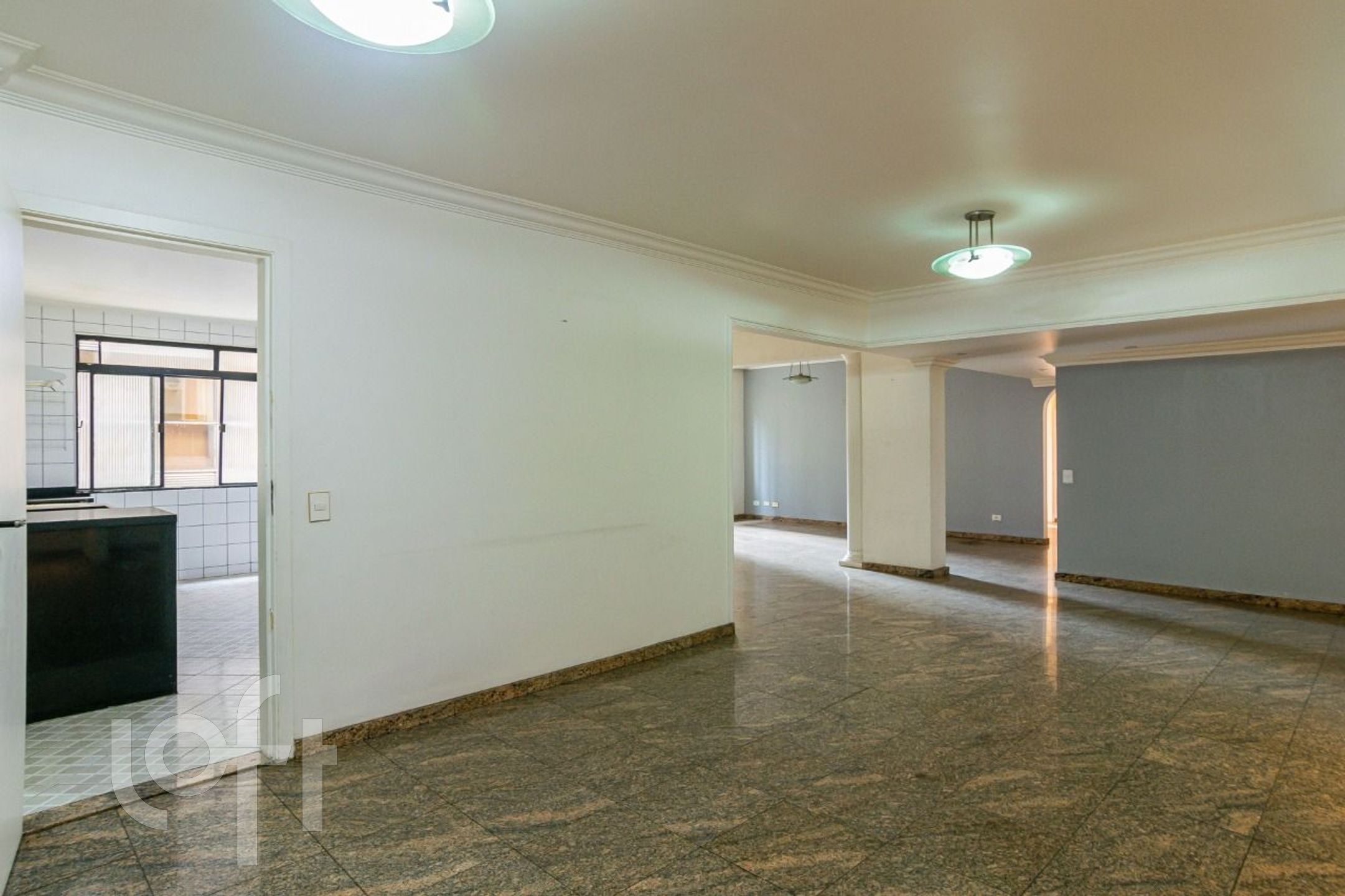 Apartamento à venda com 4 quartos, 275m² - Foto 2