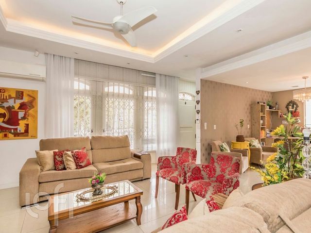 Casa com 264m², 4 dormitórios, 1 suíte, 4 vagas, Menino Deus em Porto Alegre