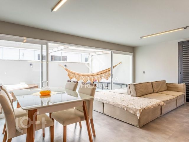 Apartamento com 100m², 2 dormitórios, 2 suítes, 2 vagas, Petrópolis em Porto Alegre