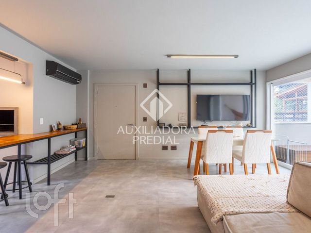 Apartamento com 100m², 2 dormitórios, 2 suítes, 2 vagas, Petrópolis em Porto Alegre