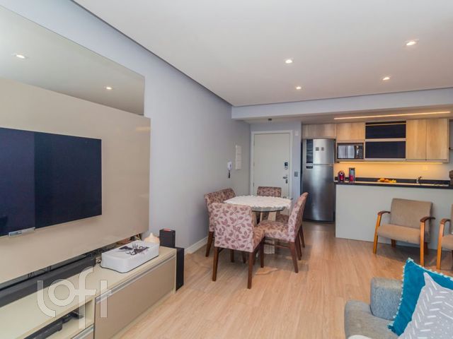 Apartamento com 80m², 3 dormitórios, 1 suíte, 2 vagas, São João em Porto Alegre