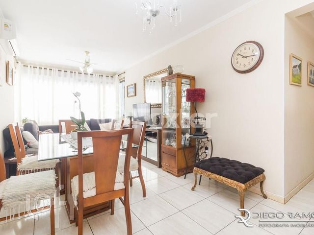 Apartamento com 77m², 2 dormitórios, 1 suíte, 2 vagas, Jardim Botânico em Porto Alegre