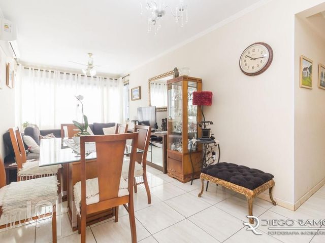 Apartamento com 77m², 2 dormitórios, 1 suíte, 2 vagas, Jardim Botânico em Porto Alegre