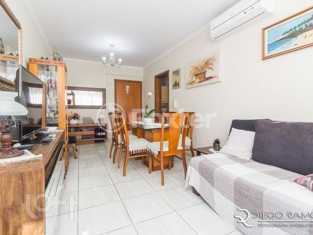 Apartamento com 77m², 2 dormitórios, 1 suíte, 2 vagas, Jardim Botânico em Porto Alegre