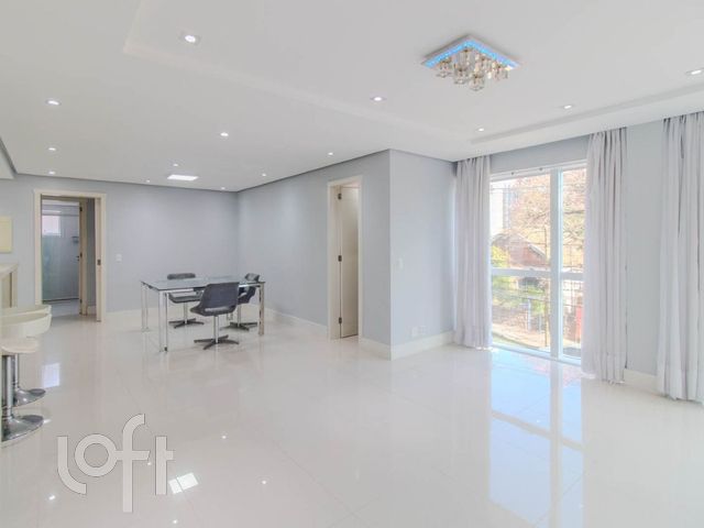 Apartamento com 102m², 3 dormitórios, 1 suíte, 2 vagas, Menino Deus em Porto Alegre