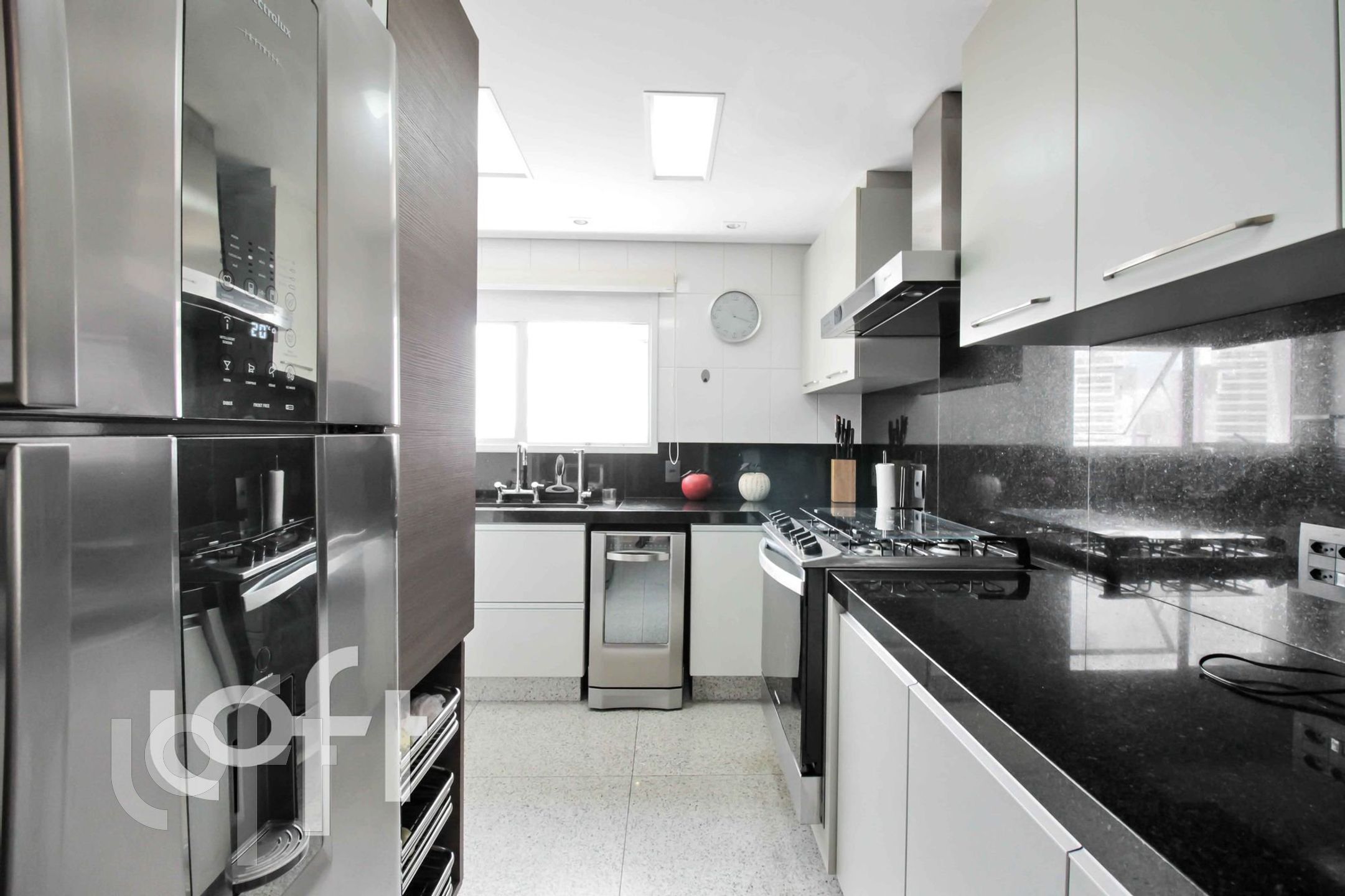 Apartamento à venda com 3 quartos, 216m² - Foto 11