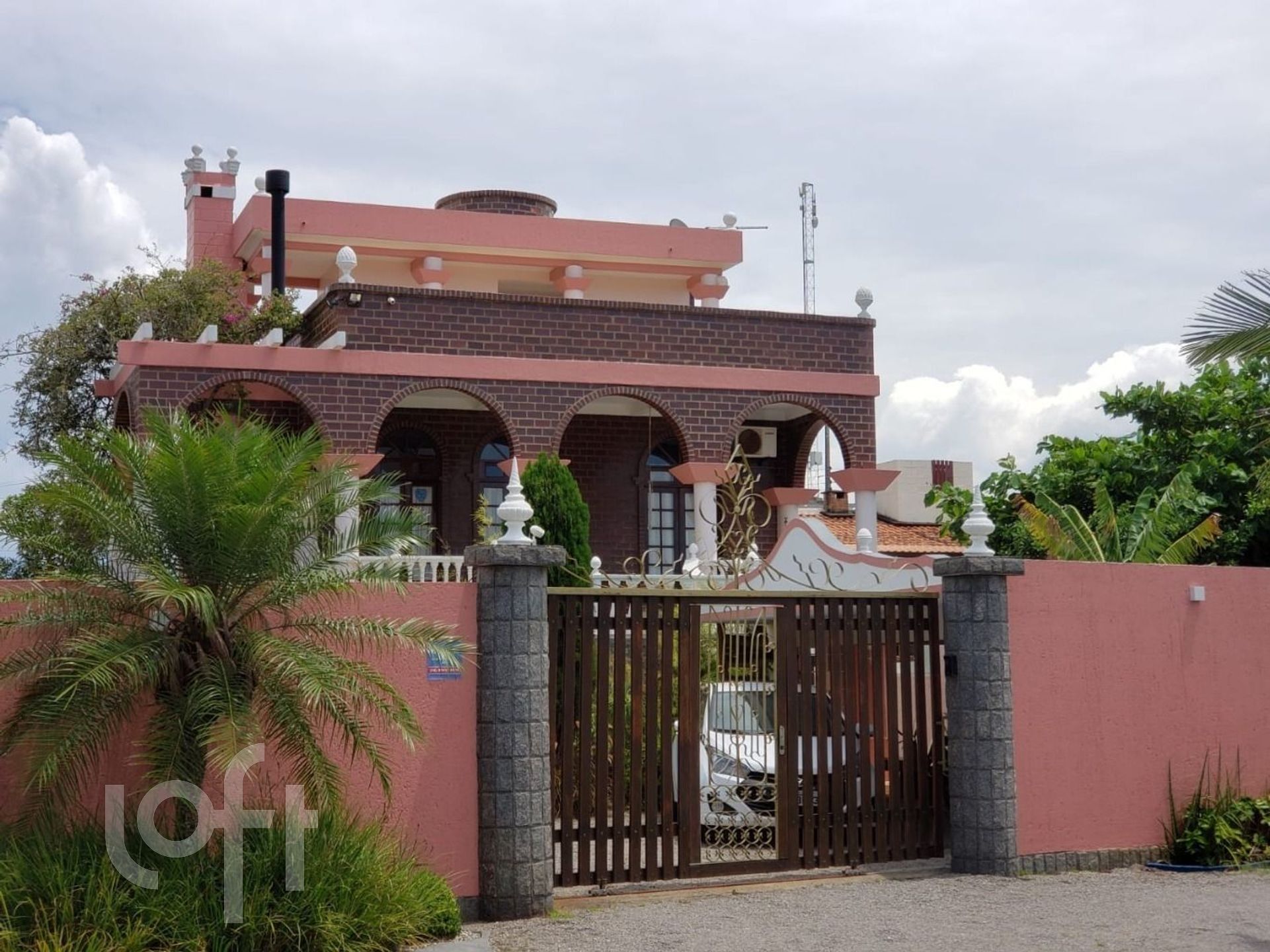 Casa à venda em Pinheira com 350 m², 4 quartos, 3 vagas