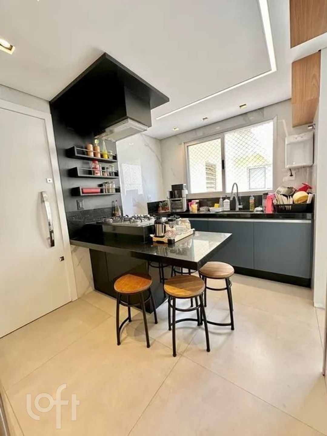 Apartamento à venda com 3 quartos, 240m² - Foto 4