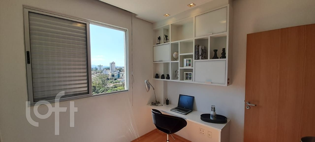 Apartamento à venda com 3 quartos, 77m² - Foto 4