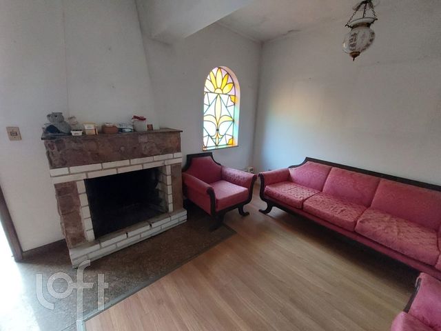 Casa com 162m², 3 dormitórios, 2 vagas, Jardim Botânico em Porto Alegre