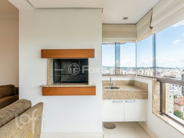 Apartamento com 80m², 2 dormitórios, 1 suíte, 2 vagas, Moinhos de Vento em Porto Alegre