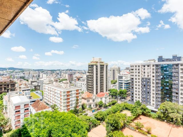 Apartamento com 80m², 2 dormitórios, 1 suíte, 2 vagas, Moinhos de Vento em Porto Alegre