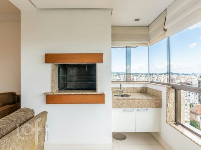 Apartamento com 80m², 2 dormitórios, 1 suíte, 2 vagas, Moinhos de Vento em Porto Alegre