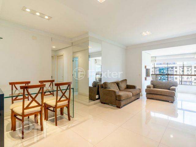 Apartamento com 80m², 2 dormitórios, 1 suíte, 2 vagas, Moinhos de Vento em Porto Alegre