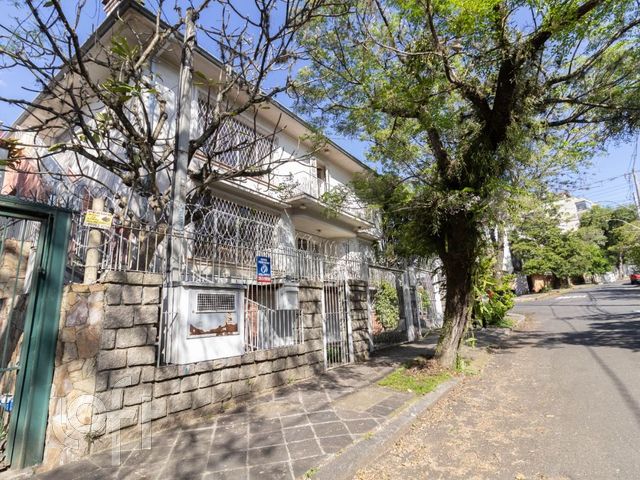 Casa com 550m², 6 dormitórios, 1 suíte, 5 vagas, São João em Porto Alegre