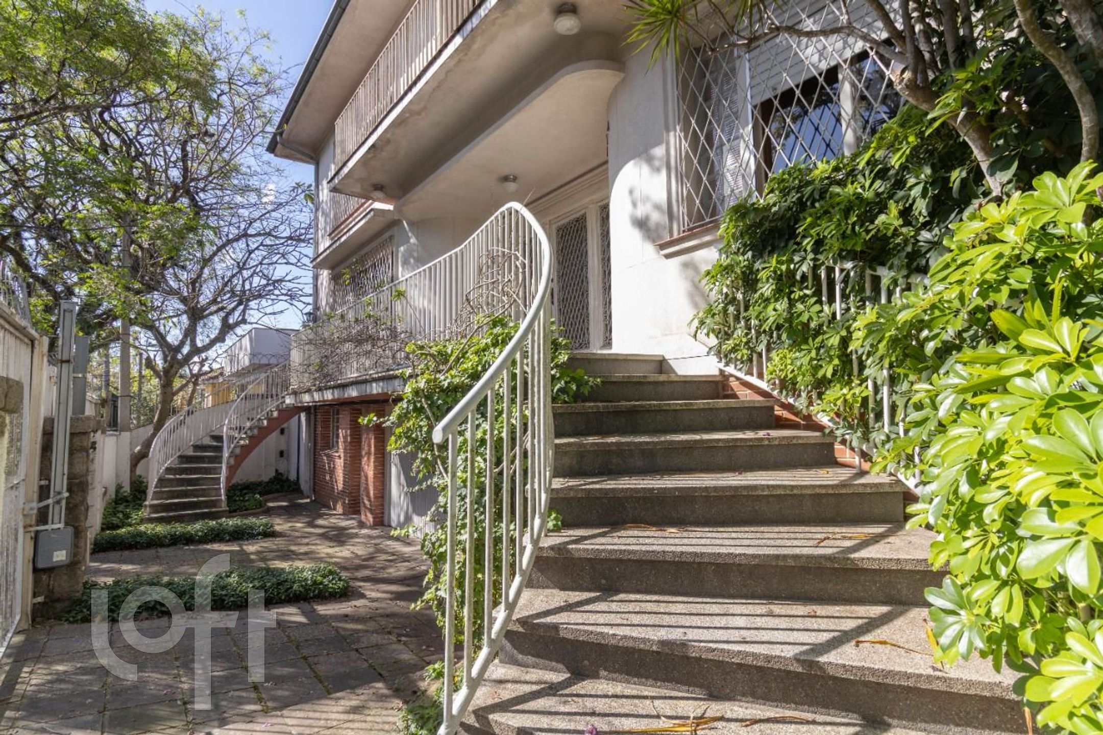 Casa com 550m², 6 dormitórios, 1 suíte, 5 vagas, São João em Porto Alegre