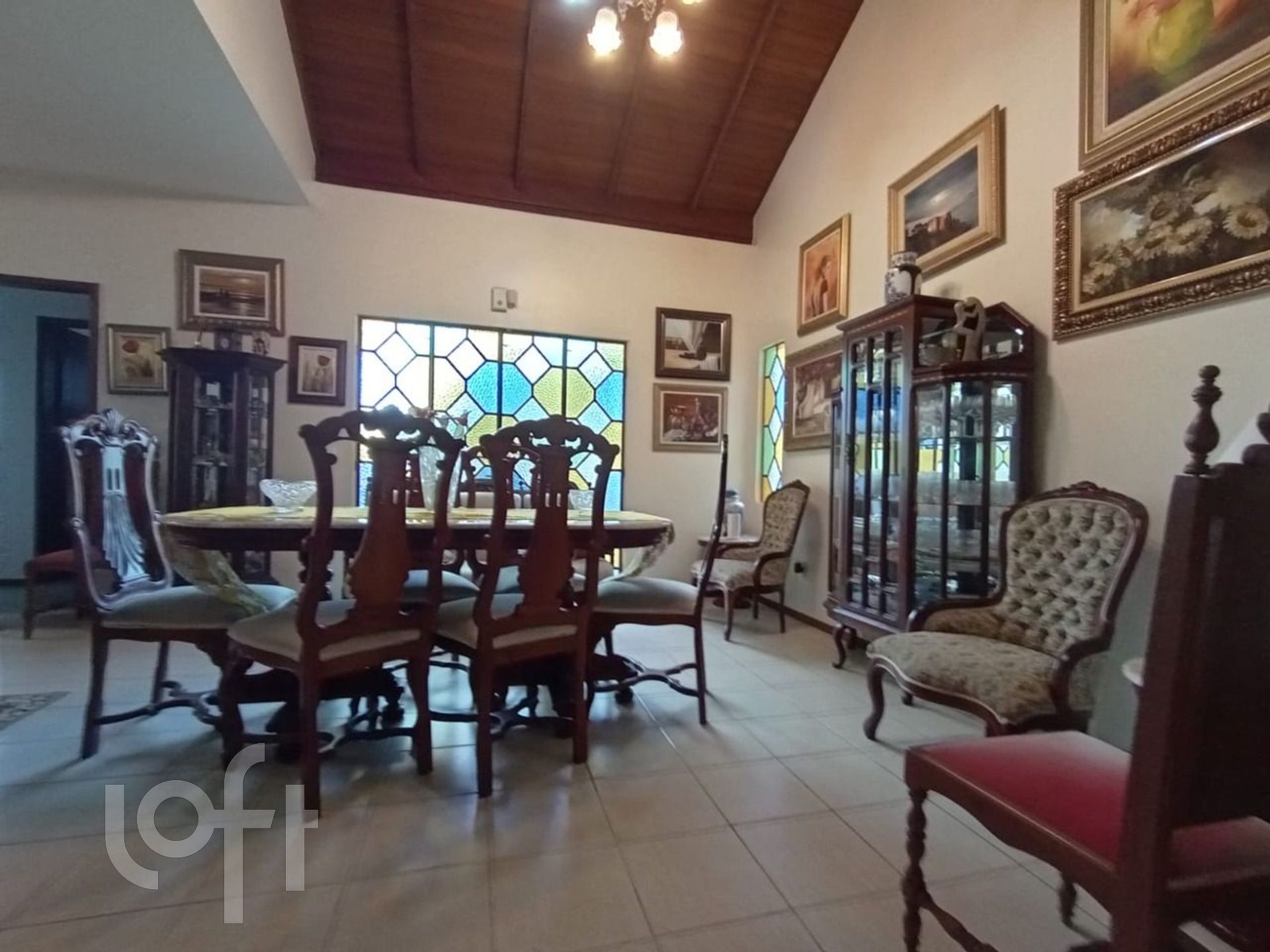Casa Residencial com 784m², 5 quartos, 2 suítes, 2 garagens, no bairro Coqueiros em Florianópolis