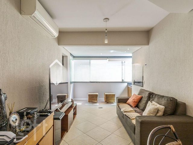 Apartamento com 67m², 2 dormitórios, 1 suíte, 1 vaga, Petrópolis em Porto Alegre