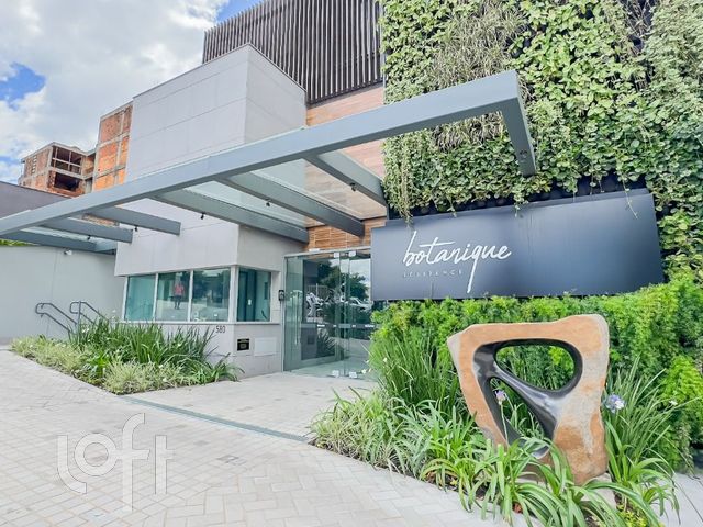 Apartamento com 98m², 3 dormitórios, 1 suíte, 2 vagas, Petrópolis em Porto Alegre