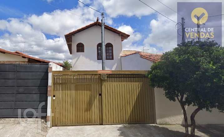 Casa à venda com 4 quartos, 180m² - Foto 1