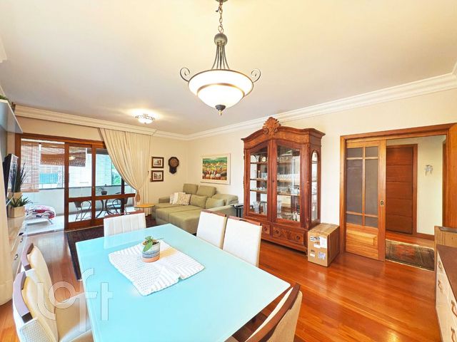 Apartamento com 167m², 3 dormitórios, 1 suíte, 2 vagas, Petrópolis em Porto Alegre