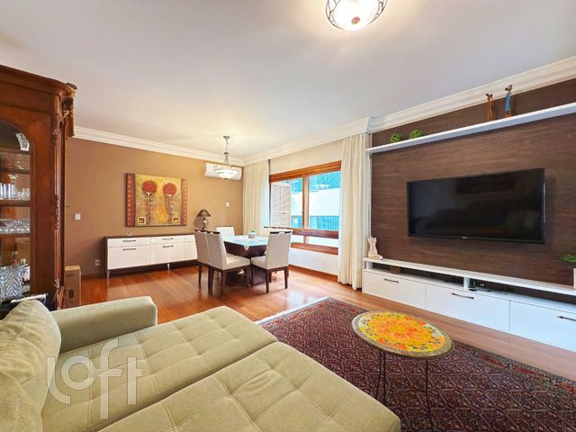 Apartamento com 167m², 3 dormitórios, 1 suíte, 2 vagas, Petrópolis em Porto Alegre