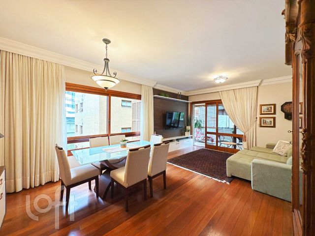 Apartamento com 167m², 3 dormitórios, 1 suíte, 2 vagas, Petrópolis em Porto Alegre