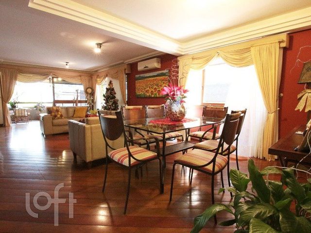 Apartamento com 199m², 3 dormitórios, 1 suíte, 2 vagas, Petrópolis em Porto Alegre
