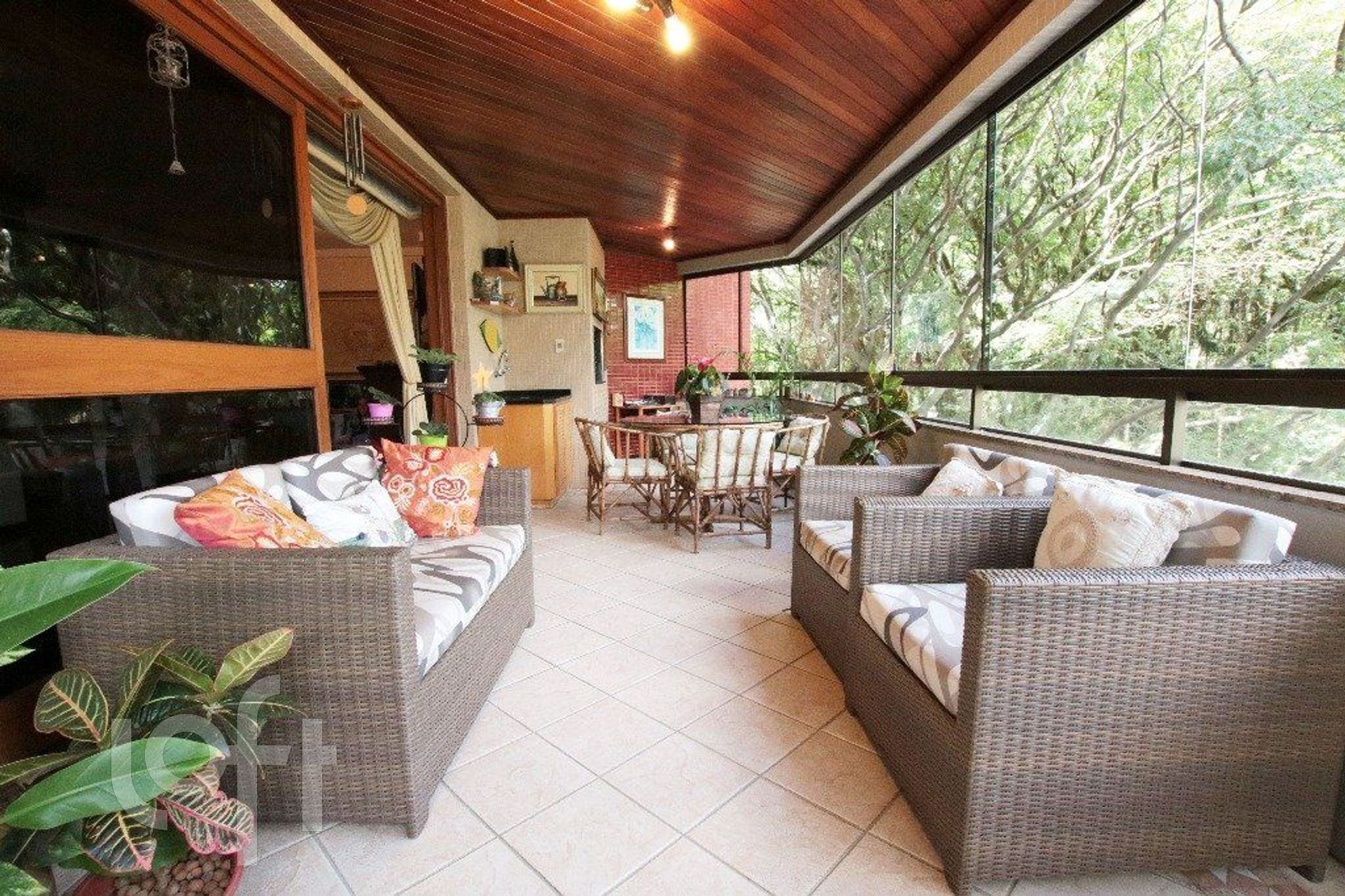 Apartamento com 199m², 3 dormitórios, 1 suíte, 2 vagas, Petrópolis em Porto Alegre