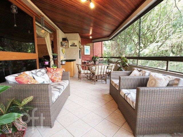 Apartamento com 199m², 3 dormitórios, 1 suíte, 2 vagas, Petrópolis em Porto Alegre