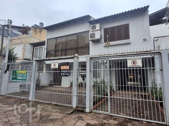 Casa com 344m², 4 dormitórios, 2 suítes, Higienópolis em Porto Alegre