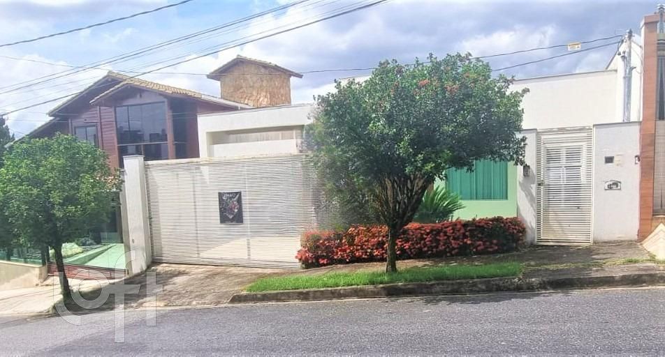 Casa de Condomínio à venda com 3 quartos, 220m² - Foto 2