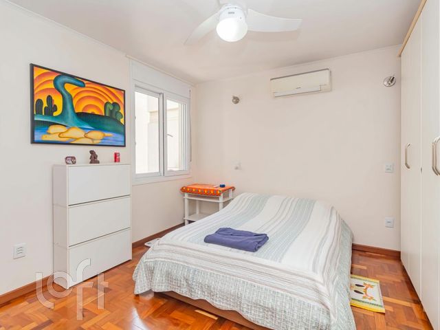 Apartamento com 93m², 3 dormitórios, 1 suíte, 2 vagas, Petrópolis em Porto Alegre