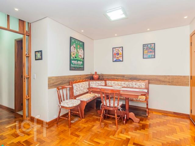 Apartamento com 93m², 3 dormitórios, 1 suíte, 2 vagas, Petrópolis em Porto Alegre