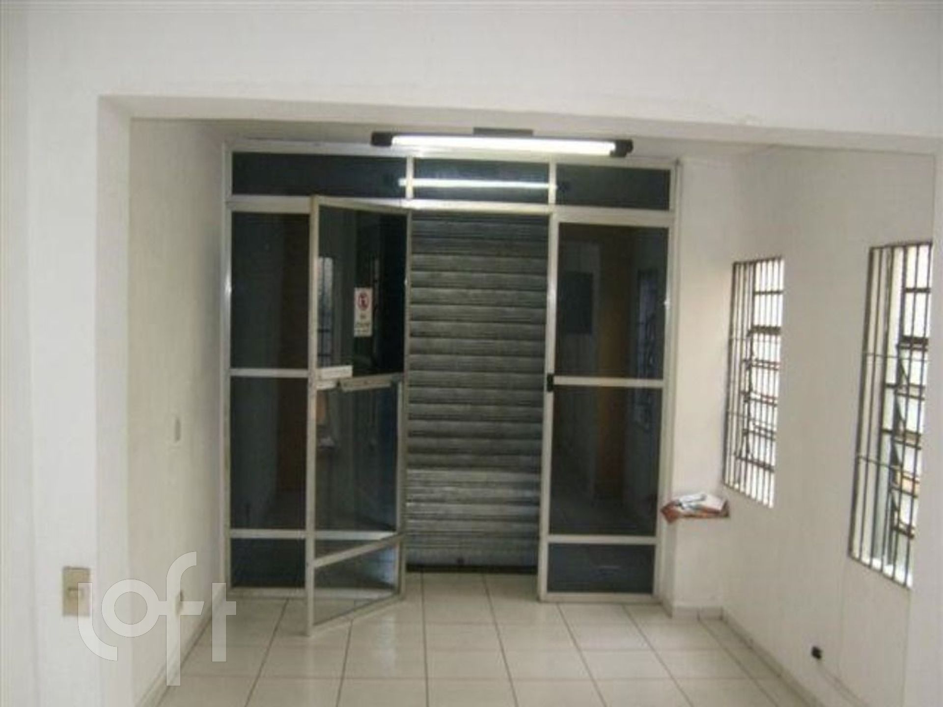 Casa à venda com 8 quartos, 200m² - Foto 4