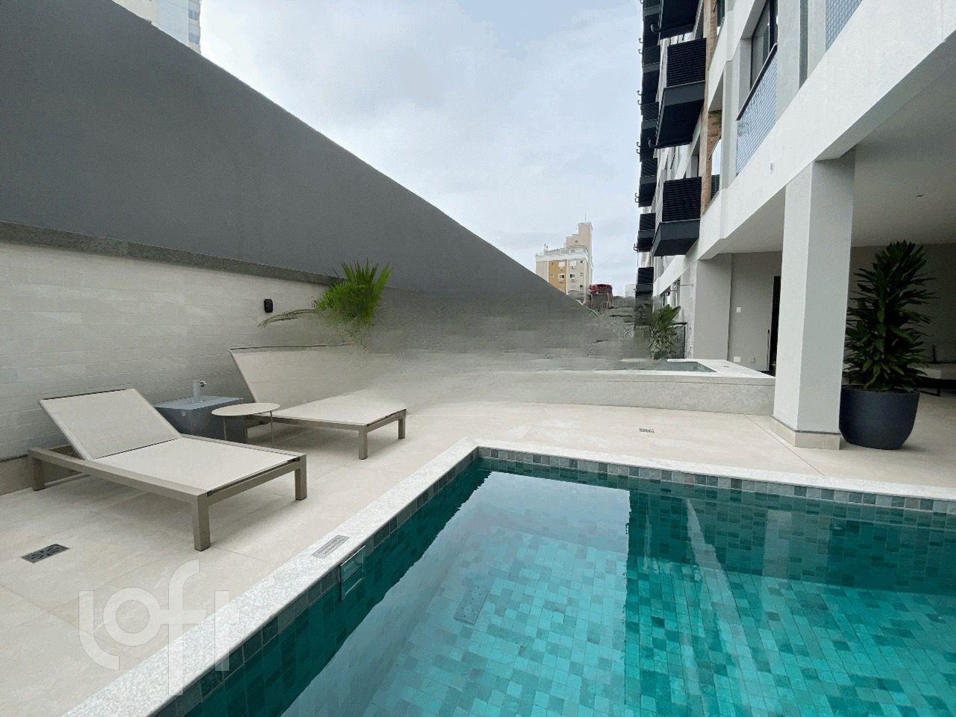 Apartamentos com 75m², 2 quartos, 2 suítes, 1 garagem, no bairro Canto em Florianópolis