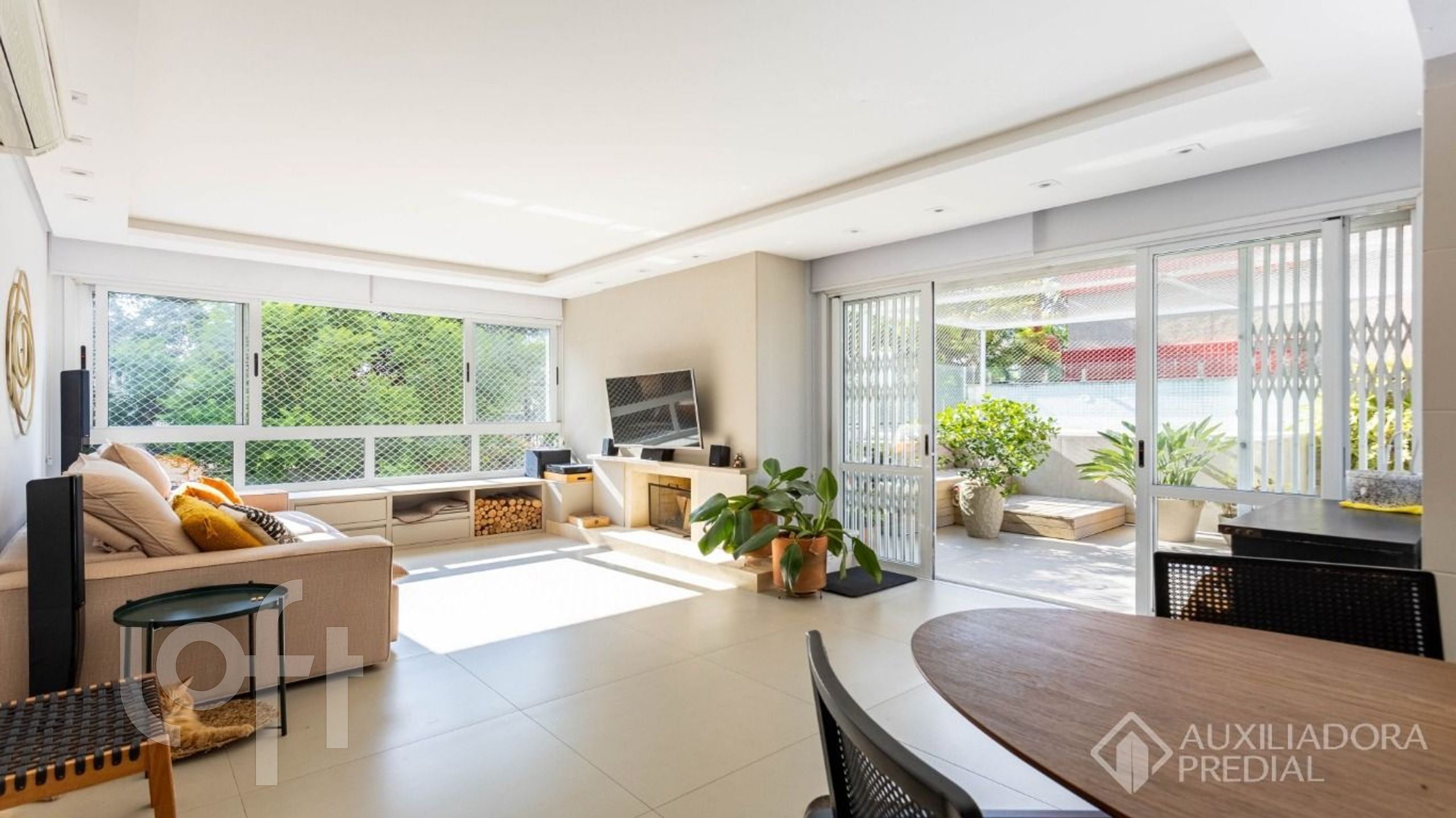 Apartamento com 136m², 3 dormitórios, 1 suíte, 2 vagas, Rio Branco em Porto Alegre