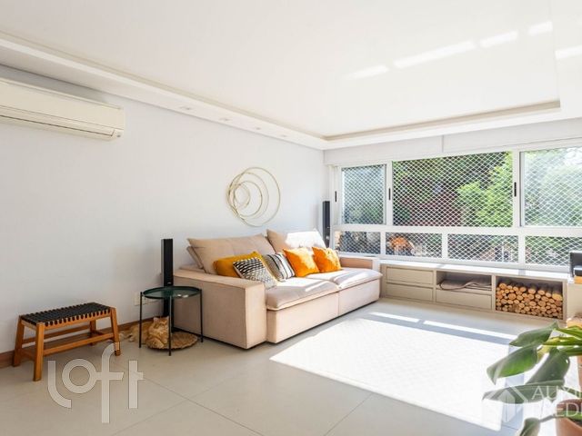 Apartamento com 136m², 3 dormitórios, 1 suíte, 2 vagas, Rio Branco em Porto Alegre