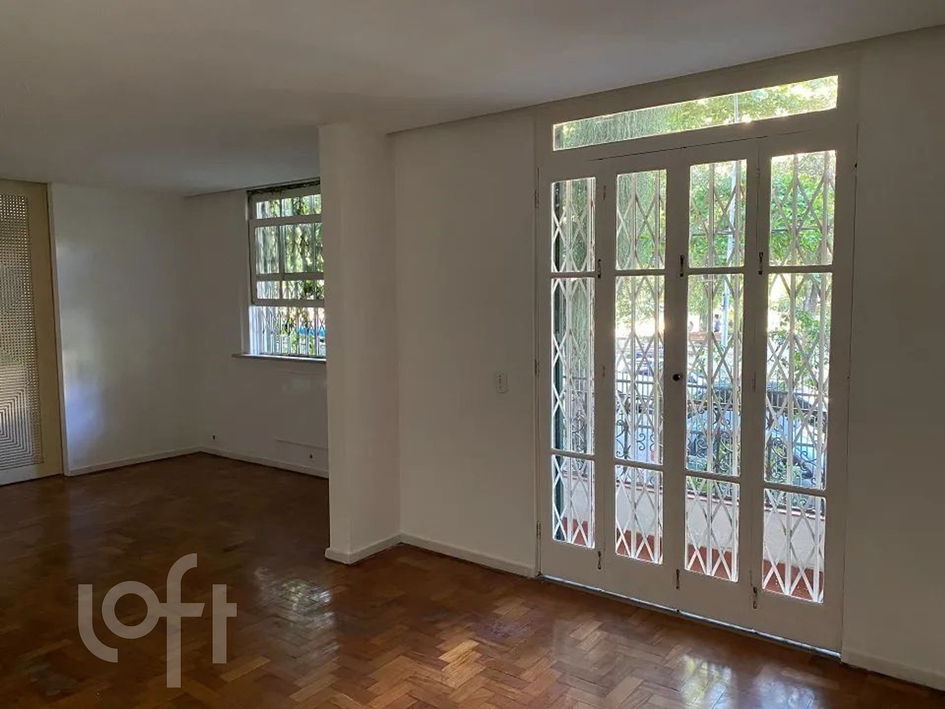 Apartamento à venda com 4 quartos, 258m² - Foto 2