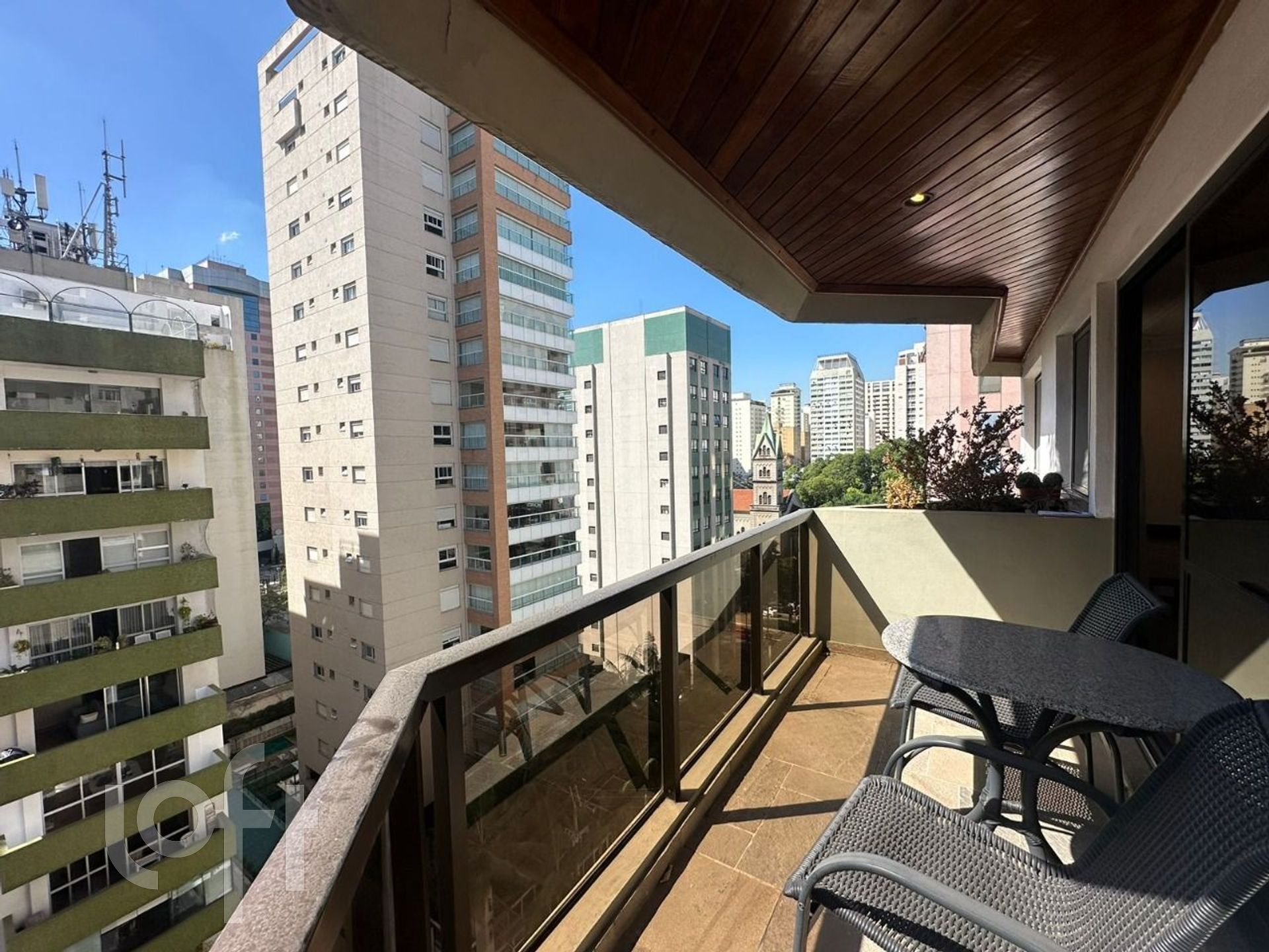 Apartamento à venda com 3 quartos, 189m² - Foto 2