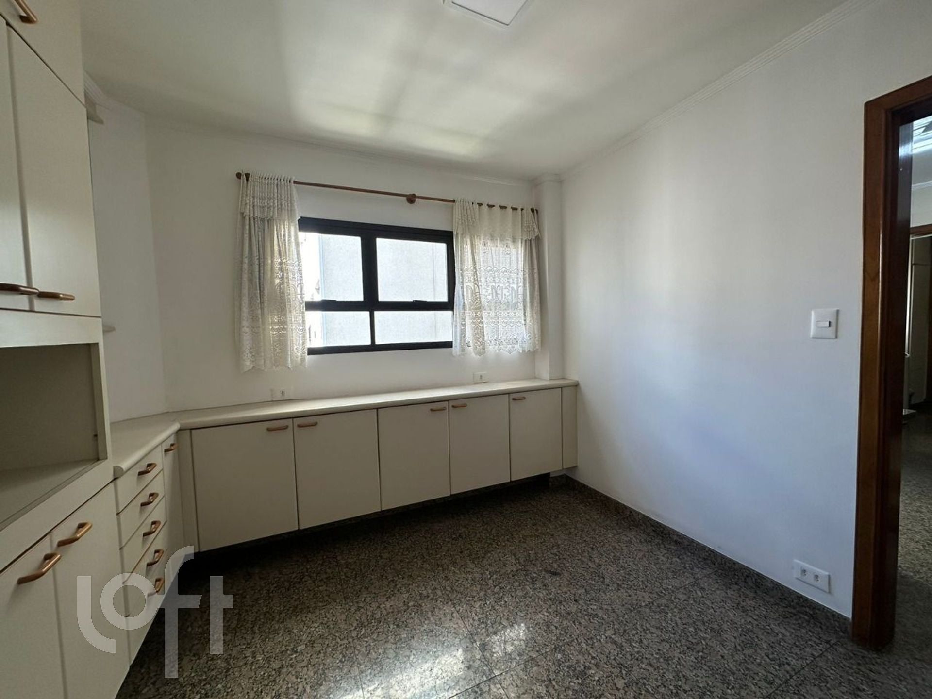 Apartamento à venda com 3 quartos, 189m² - Foto 29