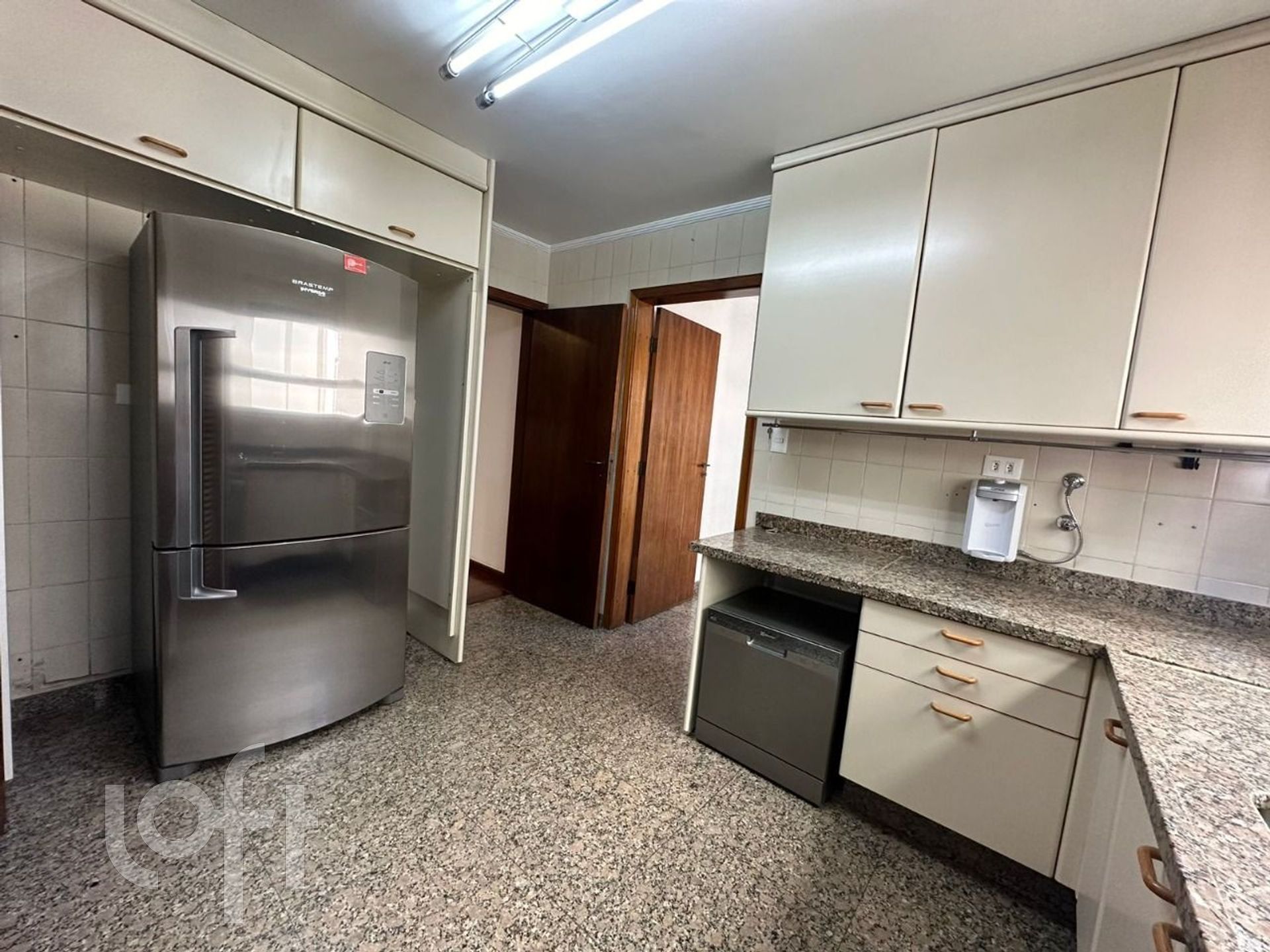 Apartamento à venda com 3 quartos, 189m² - Foto 35