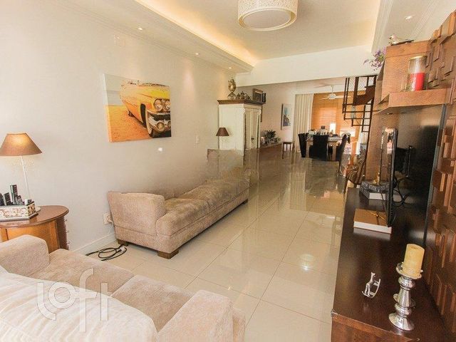 Apartamento com 145m², 3 dormitórios, 1 suíte, 1 vaga, Petrópolis em Porto Alegre