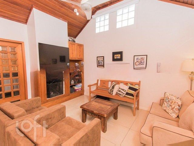 Apartamento com 145m², 3 dormitórios, 1 suíte, 1 vaga, Petrópolis em Porto Alegre