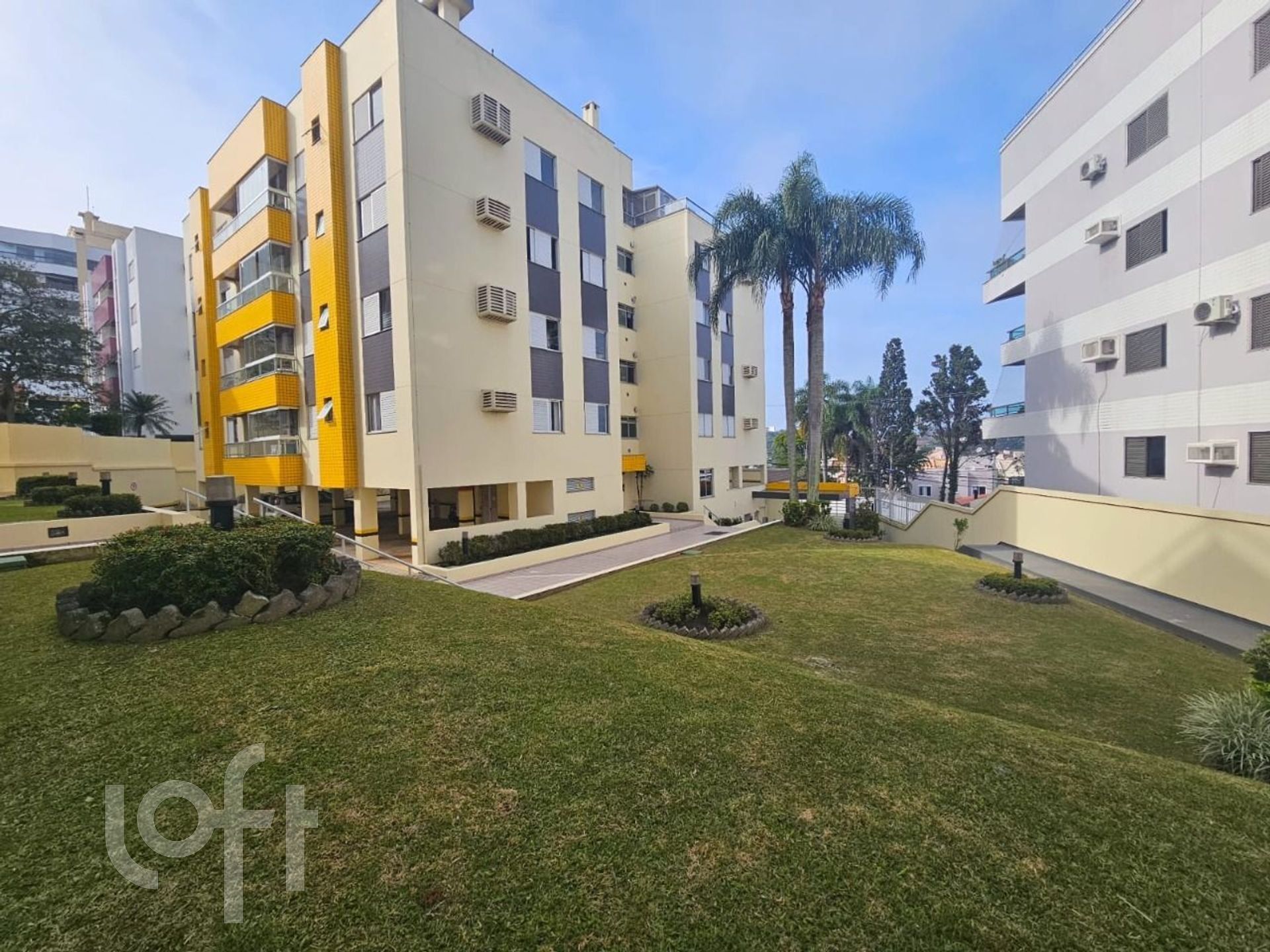 Apartamento à venda em Bom abrigo com 108 m², 3 quartos, 1 suíte, 1 vaga
