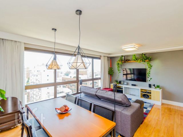 Apartamento com 86m², 3 dormitórios, 1 suíte, 2 vagas, Menino Deus em Porto Alegre