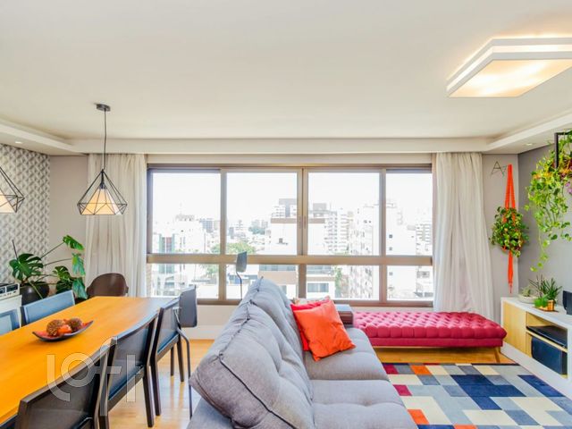 Apartamento com 86m², 3 dormitórios, 1 suíte, 2 vagas, Menino Deus em Porto Alegre